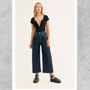 NWT Levi’s Pleated Ribcage Crop 26 Motown Philly